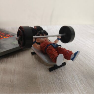 Goku Bench Press Miniature – Anime Workout Display Figure - DBZ